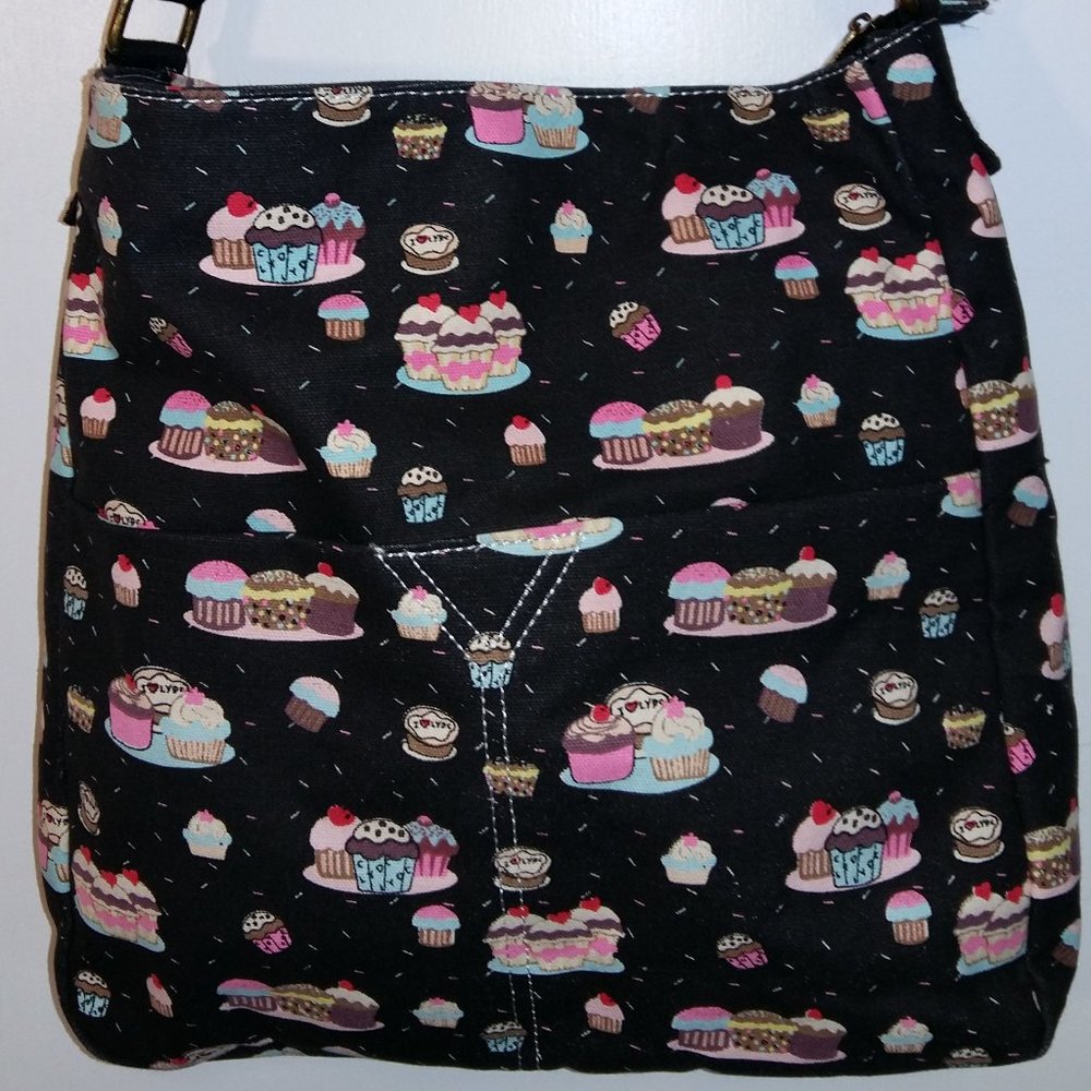 LYDC LONDON NWOT fun printed cupcake purse